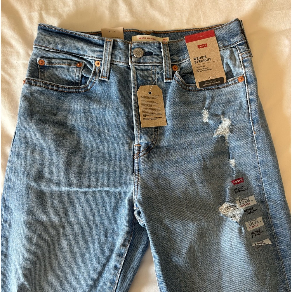 New with tags Levi’s wedgie straight jeans size 27